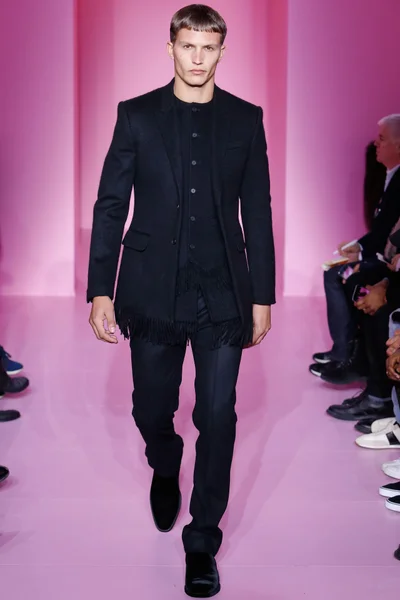 Look 25